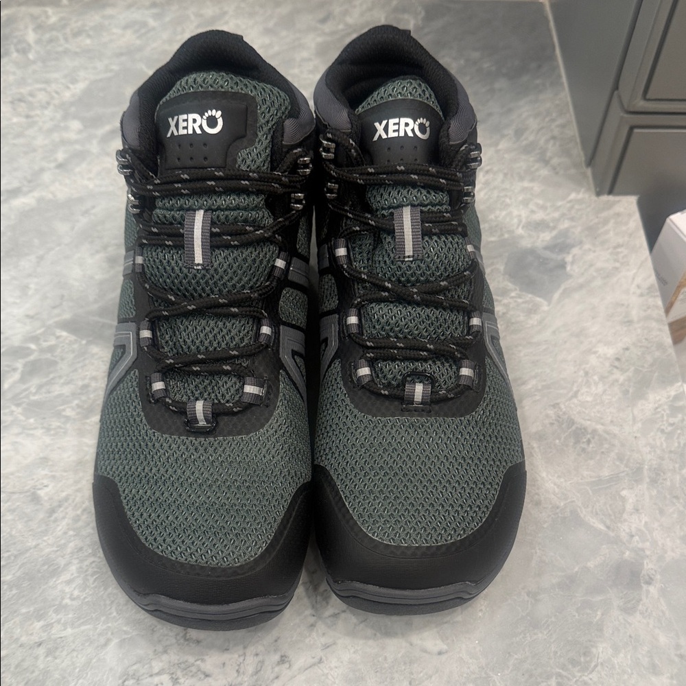 Xero shoes Women's Ultra light mid rise hiking boot  Sz.6.5 never worn
